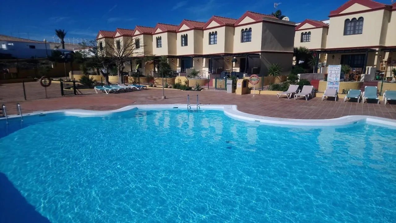 Green Oasis By The Pool contacts